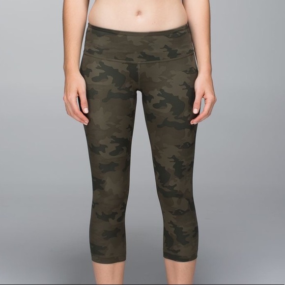 lululemon athletica Pants - Lululemon • Wunder Under Crop *Full-On Luxtreme